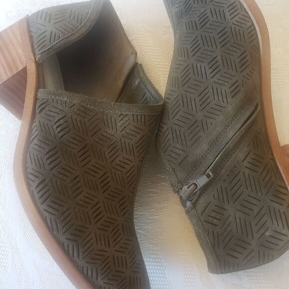 1. State Olive Green Cutaway Ankle Booties - Picture 1 of 6
